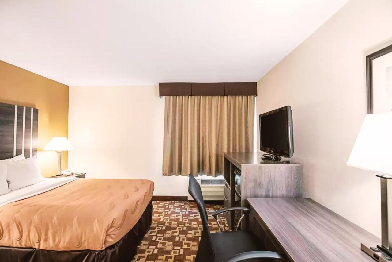 Quality Inn & Suites Milwaukee Kültér fotó